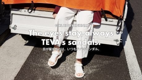 目が留まるのは、いつもテバのサンダル。