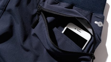 TOKYO Wheelsがアルクフェニックスの定番パンツをサイクリストのためにアレンジしました。