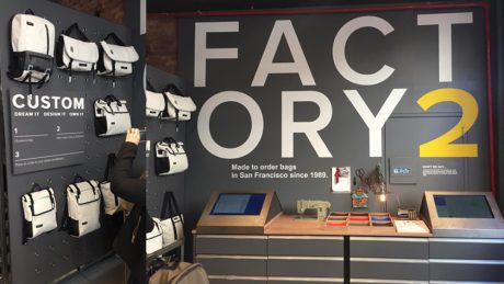 TIMBUK2の直営ショップ内のカスタムエリア「FACTORY2」で、自分だけのバッグを。