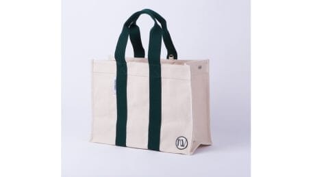 エレガントにしてカジュアルなトートバッグ。デザイナーの来日イベントもトゥモローランドで開催。