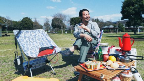 PLAY with OSHMAN'S" People who practice a lifestyle with sports.