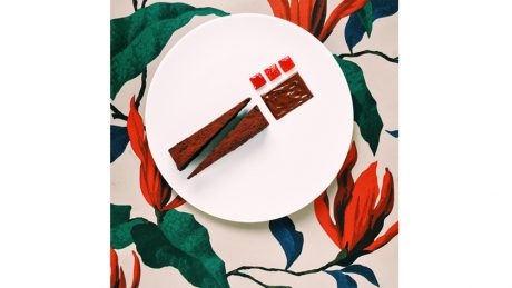 Minimal" is a food art exhibition by E.NUMA, created within a single plate and interior.