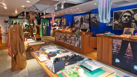 ハリウッドのフリーシティ スーパーショップを再現した、ピースフルで自由な空間。