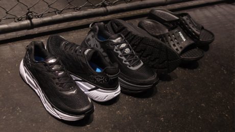 The season has finally arrived for Hoka Oneone. Three black models are being released by Mitasneakers.
