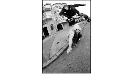 A skate photographer who loves traveling and the underground will hold an exhibition in Japan.