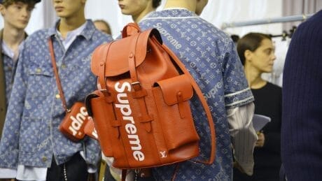 A "collaboration" item with Supreme is also on sale! Louis Vuitton opened a limited time store.