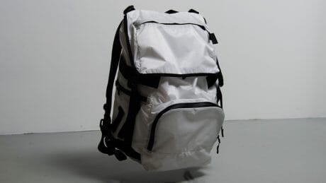 バッグジャックとグラフペーパーが形作る、他と一線を画す機能美。