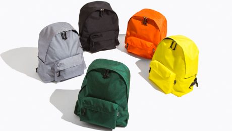 B&Yとアウトドア プロダクツが共作したデイパックは、サイズ感とポケット使いが肝です。