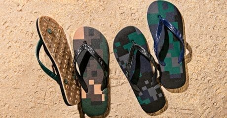 “sacai” の足跡を砂浜に広げよう。サカイとハイアンのコラボレーションサンダル！