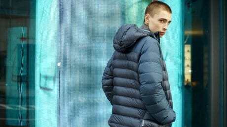 あえてファッションのフィールドに踏み込んだ、ホグロフスの挑発的な最新ビジュアルが公開。