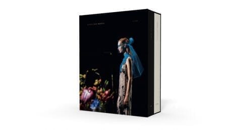 ドリス ヴァン ノッテンの100回のショーをまとめた、回顧録が発売になります。