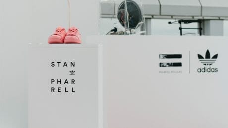 アディダス オリジナルスとファレル。 両者の化学反応がもたらす世紀のコラボレーション。