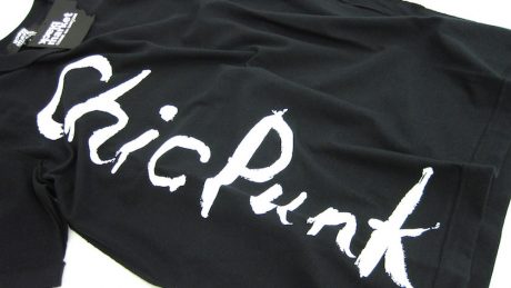 代表作の復刻や “コラボ” アイテムも！ コム デ ギャルソンのゲリラストア「blackmarket」。