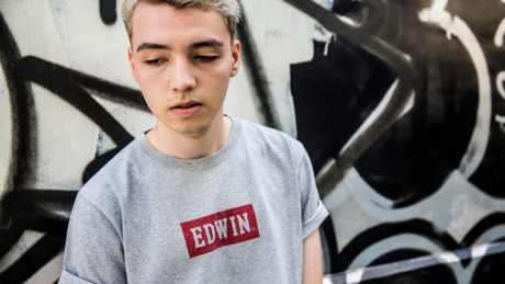 この直球、アリです。エドウィンのボックスロゴTシャツが限定発売。