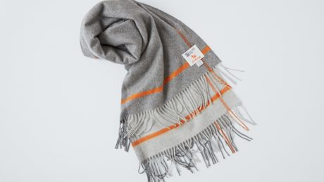 この冬のストールはこれで決まり。ジョンストンズ×フィルメランジェの美しき共作。