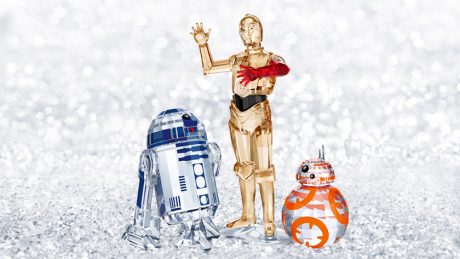 光り輝くドロイドたち。スターウォーズの名脇役たちを形取ったクリスタルのオブジェ。