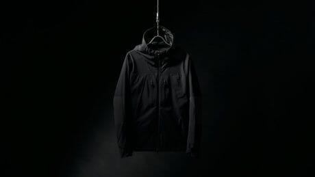 デサント オルテライン誕生5周年。真っ黒で縫い目のない限定コレクション。