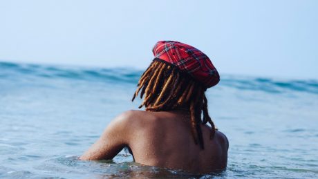 タータンチェックが頭上を華やかに彩る、ソラリス ハットメーカーズ × ビューティ&ユースのミリタリーベレー帽。