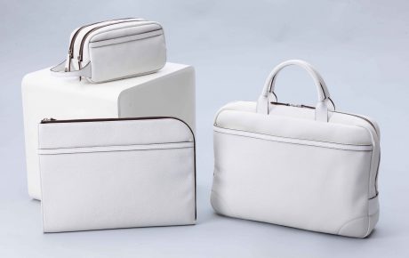 You are tired of your basic bag. How about a "white" bag with a soft appearance?