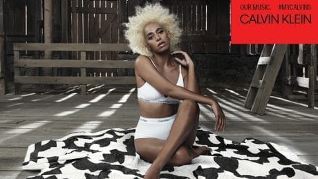 ソランジュを起用！ カルバン・クラインのアンダーウェアとジーンズの広告キャンペーン。