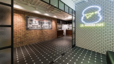 ホテルをイメージしたJS BURGERS CAFE！ 新宿店が18周年を記念してリニューアルオープンしました。