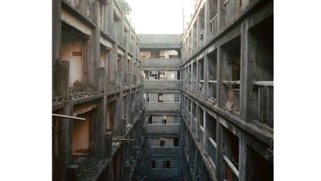 『クレイジージャーニー』『奇界遺産』の佐藤健寿にインタビュー。新刊『THE ISLAND 軍艦島』で描いたものとは？