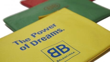 Series "Aspiring Masterpieces" No.32 Balenciaga's logo goods are also hard to throw away.