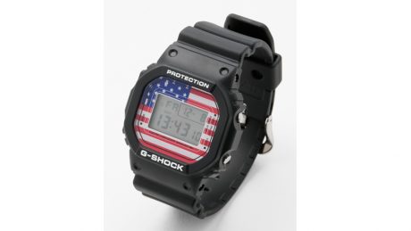 チャムスをまとったGショック。ポップでカラフルなルックスは春夏のにぎやかなシーズンにぴったり。