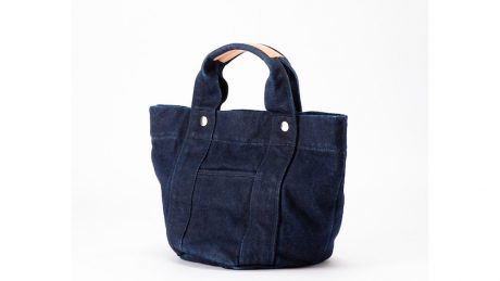 Ihara Denim and Toyooka Bag, a local brand, have collaborated to create a new bag from Creasan, a factory brand that brings together the skills of bag craftsmen.