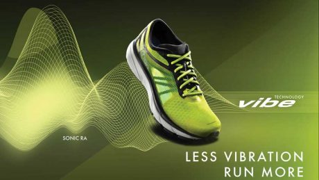 疲労や怪我の原因となる「微振動」に着目したランニングシューズが登場。