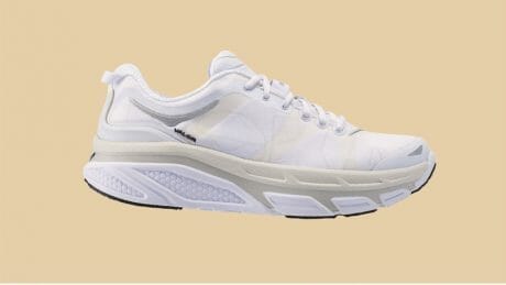 ホカ オネオネ™から目が離せない！ ワントーンが美しいモデル、ベイラーが復刻します。