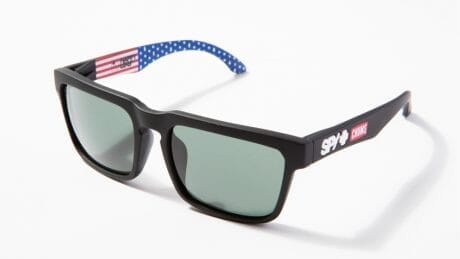 生誕35周年を祝うチャムス別注スパイのサングラス。かなりアメリカンです。