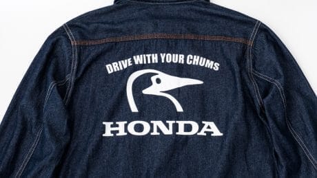 意外な組み合わせがうまくハマっています。チャムスとホンダアクセスのアパレルグッズ。