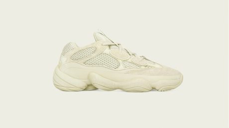 見逃せない一足！ YEEZY 500の新色はスーパームーンイエロー。