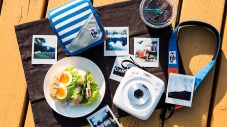 チェキとチャムスがお互いのアニバーサリーイヤーを記念して、特別なカメラをリリース。