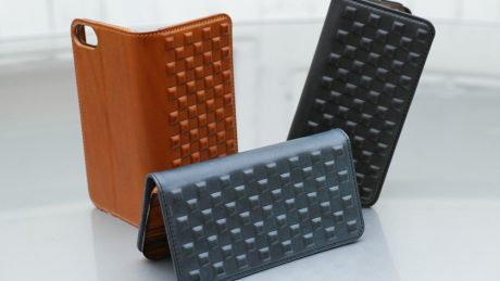 使い込むほど味がでる。贅沢なレザーを使用したデミウルーボのスマホケース。