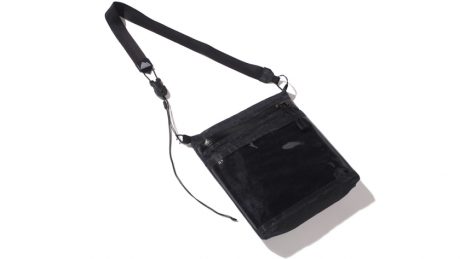 国内最大規模のアウトドア展示会で発売される、アルクフェニックスの限定サコッシュ。