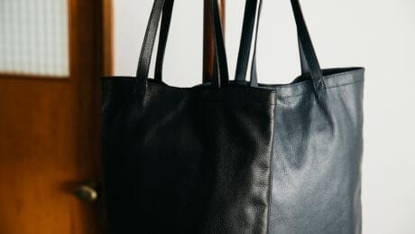 シーカー×ナノ・ユニバースのレザーアイテムコレクション。毎シーズン好評のシャープな逸品です。