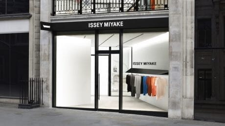 Tokujin Yoshioka designed the space. ISSEY MIYAKE opens a new store in London.