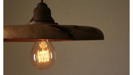 ハイダッチとレコード。2人がつくる優美な家具を、アクメ ファニチャーで。