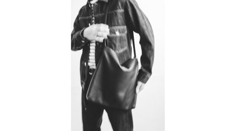 Soft and supple. A product of Tazune, a leather brand from Japan.