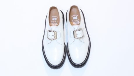 Sewey's one-buckle planteau shoes, which sold out immediately, are back again in a white color!