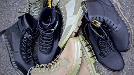 アトモスだけのドクターマーチンは、無骨な一足。