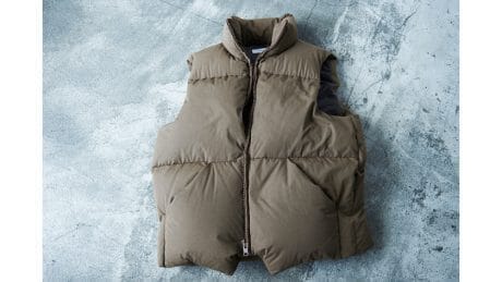 南極観測隊をサポートするメーカーとグラフペーパーが共作した、高品質ダウン。