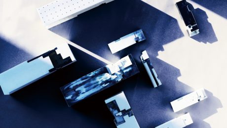 A beautiful flower vase created by Amsterdam art master Boris Telegen and Maruhiro of Hasamiyaki.