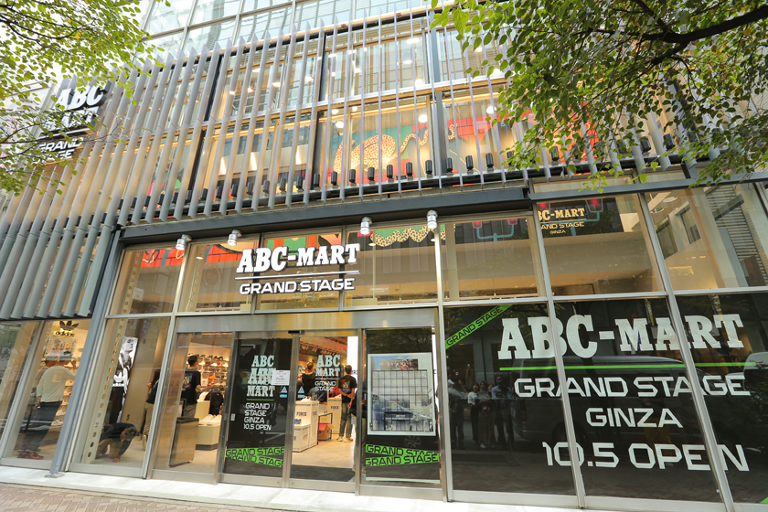 既存の店舗とは一線を画す 銀座にオープンしたabc Mart巨大ストアの正体 News Houyhnhnm フイナム