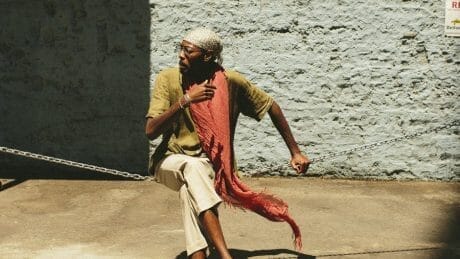 高品質なカシミアシルクのストールをリーズナブルにゲットできる、絶好の機会が到来です。