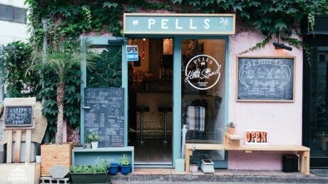 ラヴィサント カリのポップアップショップが、ペルズ コーヒー＆バーにて開催。