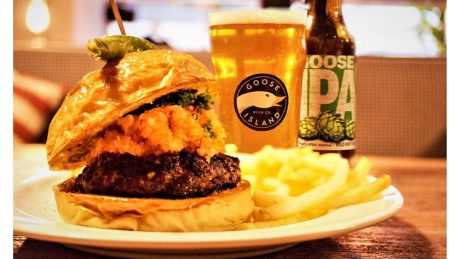 Common sense in the U.S.! Gourmet burgers and craft beer pairing in Japan.