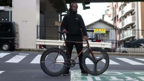 A fusion of elegant brown and aggressive form. The iconic Kartell Vikes model is now available in new colors.